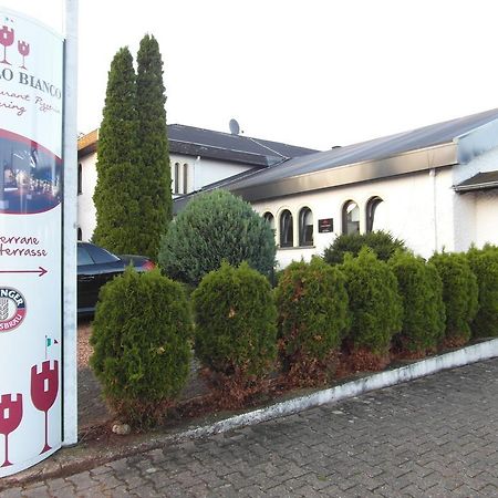 Hotel Castello Bianco Wadern Esterno foto