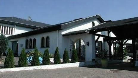 Hotel Castello Bianco Wadern Esterno foto